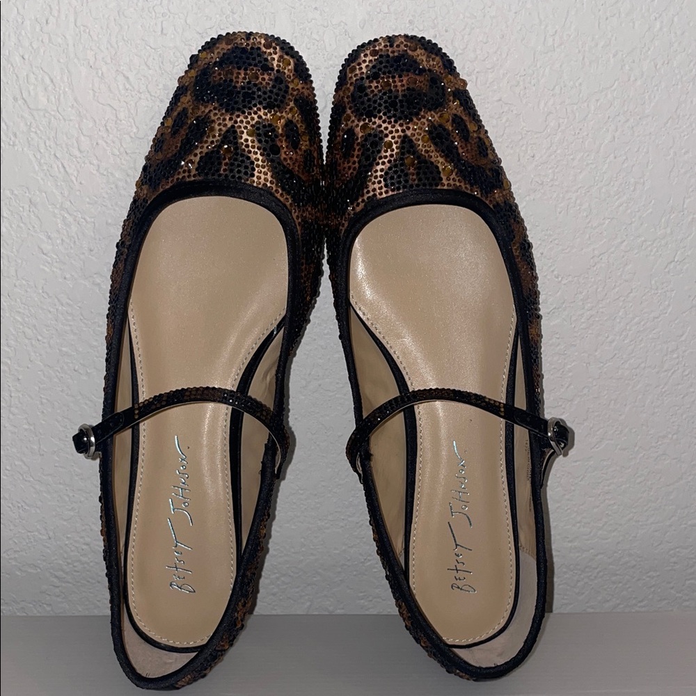 Betsey Johnson Women’s Lorel Leopard Print Mary Jane Ballet Flats - Picture 4 of 16